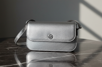 Šedá kožená kabelka přes rameno Michael Kors