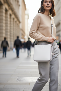 Bílá plátěná kabelka přes rameno Michael Kors