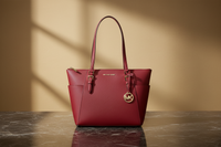 Červená kožená taška přes rameno Michael Kors