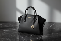 Černá kožená kabelka Michael Kors