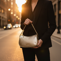 Kožená kabelka Michael Kors zlaté barvy