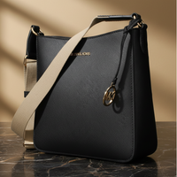 Černá kožená crossbody kabelka Michael Kors